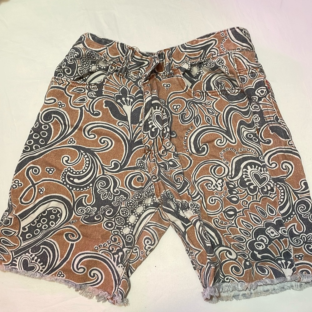 URBAN OUTFITTER SWIRL SHORTS